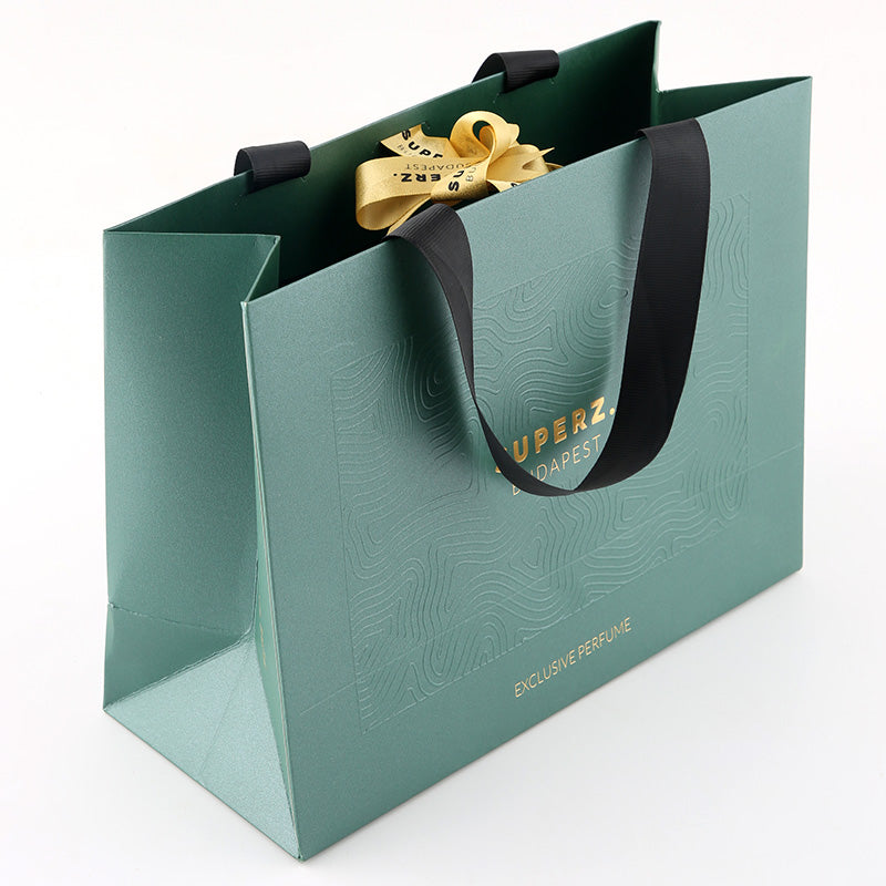 Wholesale Luxury Clothes Shopping Paper Bag Eco Recyclable Custom Logo Ribbon Handle For Apparel Shoes Boutique Gift Pack