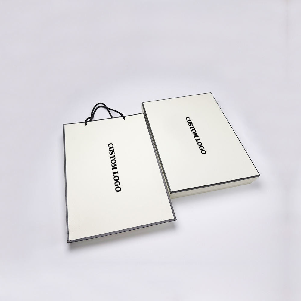 Caja de regalo personalizada de dos piezas con tapa y base color marfil y bolsa a juego | Logotipo impreso con borde negro y cinta de marca para ropa, bufandas y embalaje de marcas de lujo | Cantidad mínima de pedido: 100 unidades