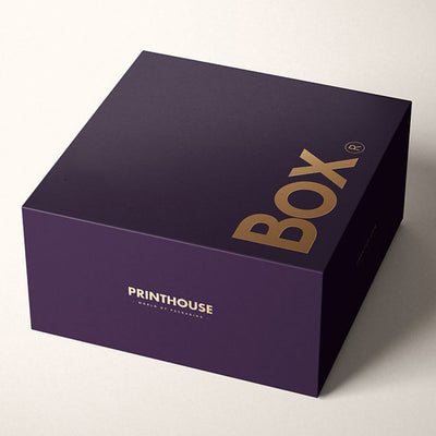 Caja de regalo magnética mate Deep Purple personalizada | Logotipo de lámina dorada y forro interior dorado | Tamaño grande para sets de regalo de ropa de lujo, cajas de suscripción y regalos corporativos | MOQ 100 unidades