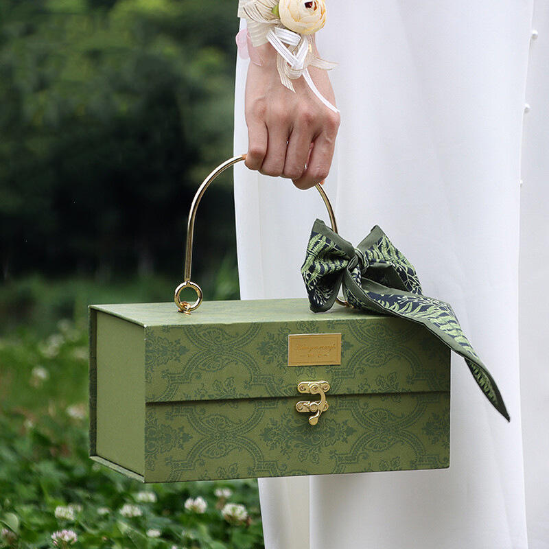 Caja de regalo de mano de lujo vintage personalizada | Verde grabado en relieve con asa de metal, broche dorado y lazo de seda para té, joyas y regalos premium | Cantidad mínima de pedido: 100 unidades