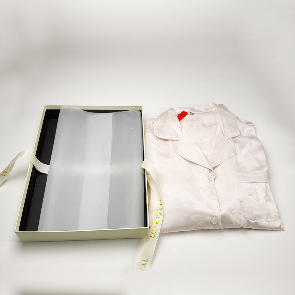 Caja de regalo personalizada de dos piezas con tapa y base color marfil y bolsa a juego | Logotipo impreso con borde negro y cinta de marca para ropa, bufandas y embalaje de marcas de lujo | Cantidad mínima de pedido: 100 unidades