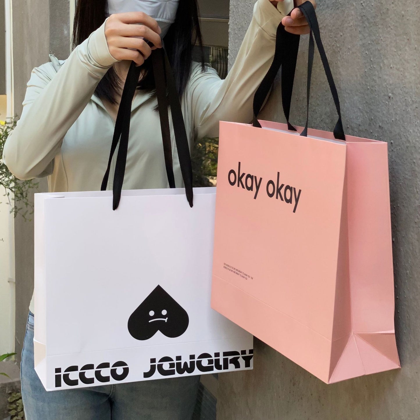 High-Quality Cardboard Portable Shopping Bag Rigid Eco Recyclable Custom Logo For Apparel Jewelry Cosmetic Luxury Retail Pack