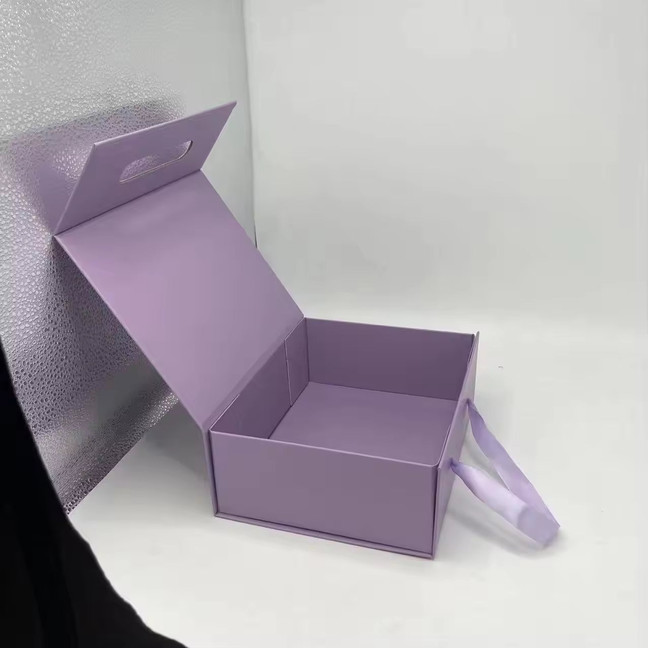 Custom Large Luxury Handbag Gift Packaging Rigid Magnetic Box Recyclable Cardboard Box For Women Purse Brand Retail Gift Delivery