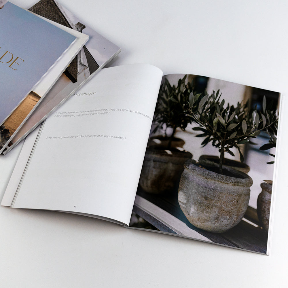 High Quality Customized Magazines & Book Printing Full Color CMYK Catalog Brochure Soft/Hard Cover Custom Logo Art Paper Magazine Printing Service