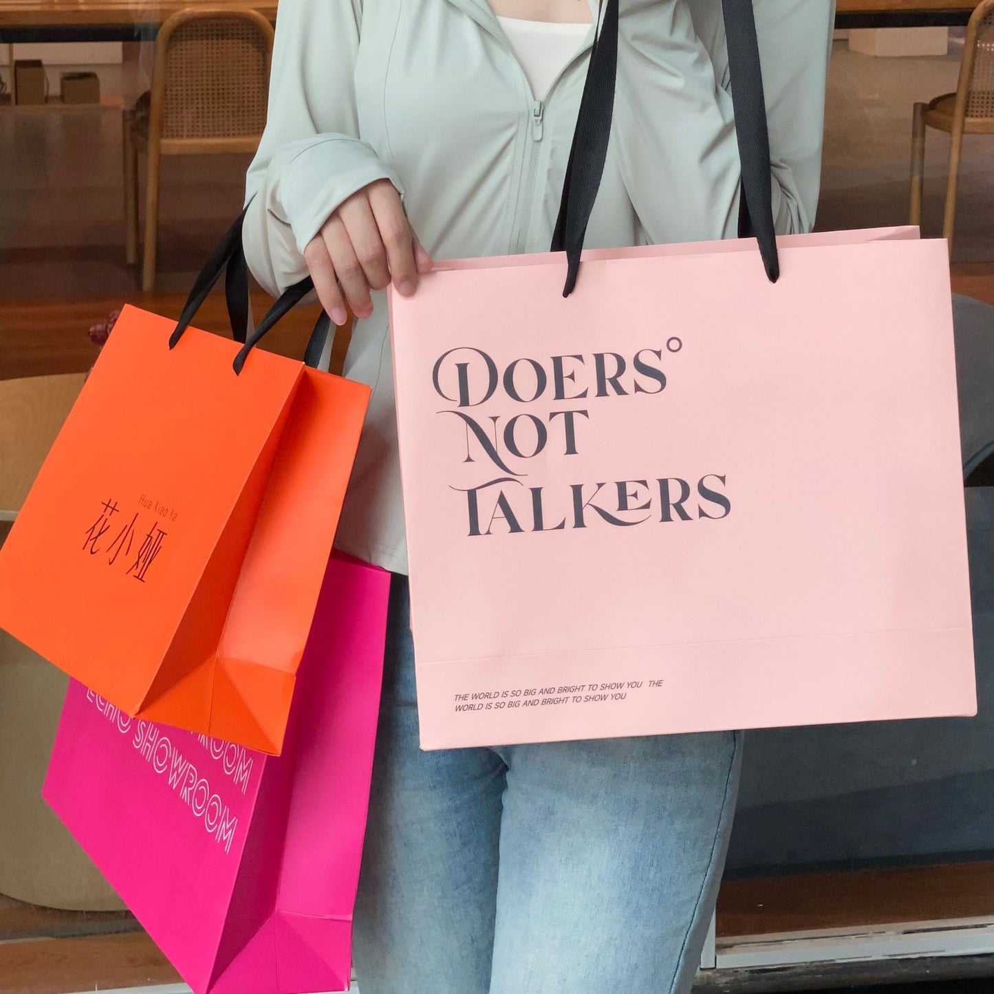 High-Quality Cardboard Portable Shopping Bag Rigid Eco Recyclable Custom Logo For Apparel Jewelry Cosmetic Luxury Retail Pack