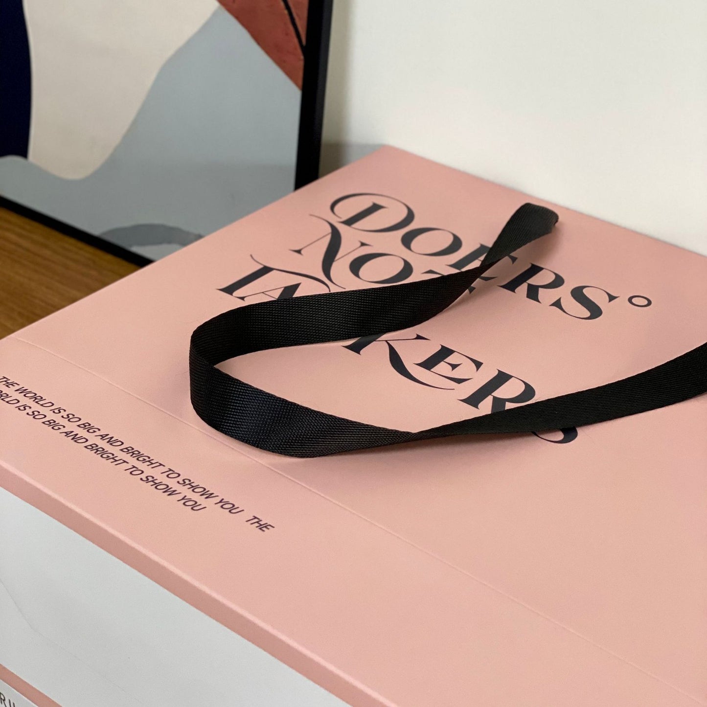 High-Quality Cardboard Portable Shopping Bag Rigid Eco Recyclable Custom Logo For Apparel Jewelry Cosmetic Luxury Retail Pack