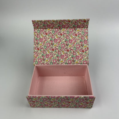 Custom Luxury Small Magnetic Flip Rigid Photo Storage Box Flat Pack Flock Lined Polaroid Photo Album Card Packaging Custom Logo Size Contact Us For Memory Picture Storage Box Solutions
