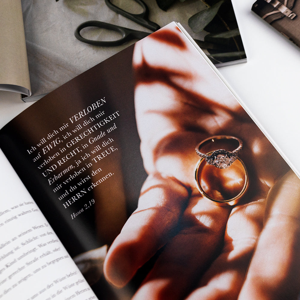 High Quality Customized Magazines & Book Printing Full Color CMYK Catalog Brochure Soft/Hard Cover Custom Logo Art Paper Magazine Printing Service