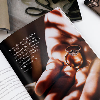 High Quality Customized Magazines & Book Printing Full Color CMYK Catalog Brochure Soft/Hard Cover Custom Logo Art Paper Magazine Printing Service