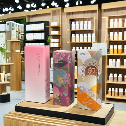 Gold Shiny Beauty Cosmetic White Paperboard Box Custom Made Folder Packaging with Stamping Embossing Matt Lamination for Perfume