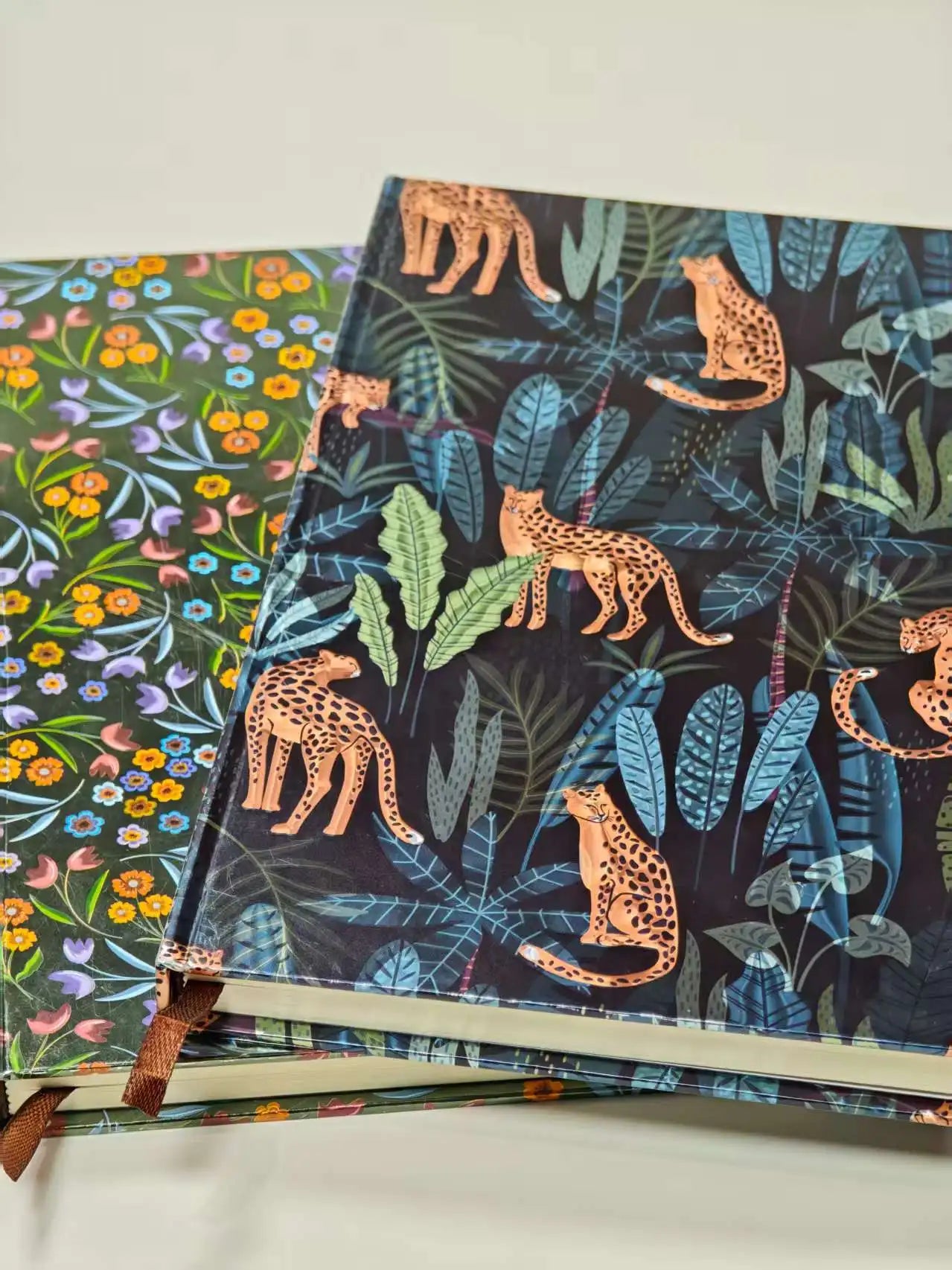 Four-Color Printing Gold Silver Card Paper Hardcover Casebound Note Book Offset Paper Printing for Note Pad Novel Brochure