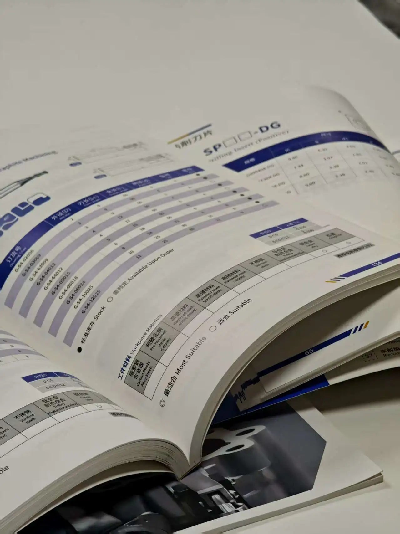 Fancy Paper Coer Brochure Custom Four-Color Printing Offset Printing Duplex Paper Perfect Bound for Manual Insturction Catalogue