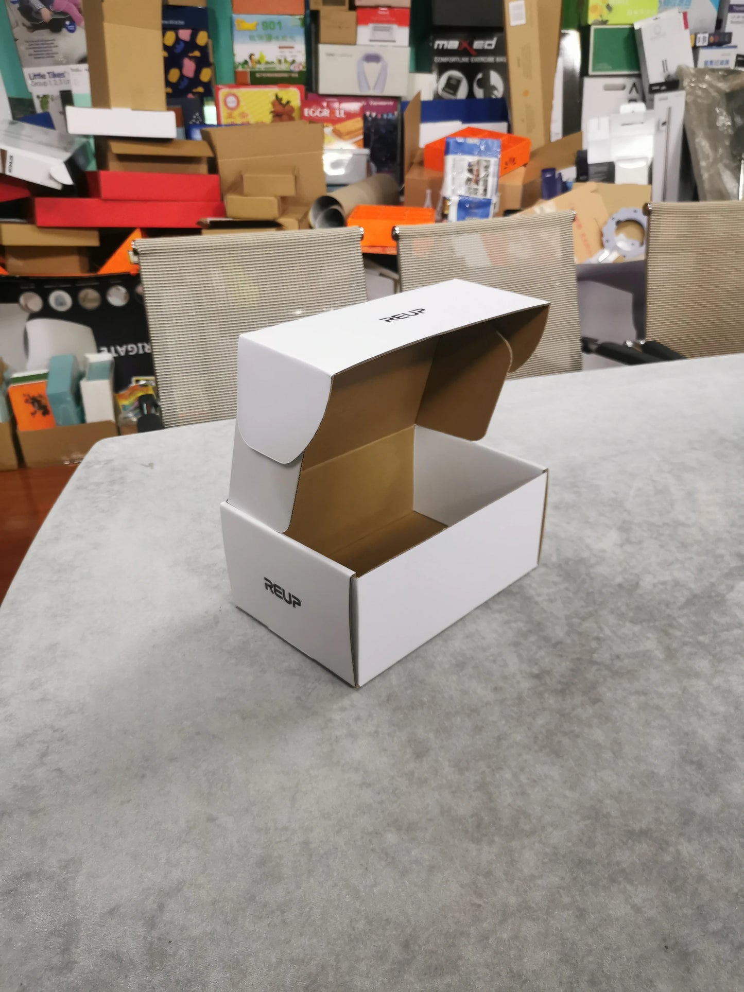 Small Carton Manufacturer Corrugated Paper High Demand Mailing Box for Packing Delivery Cardboard Shipping Black Box Packaging
