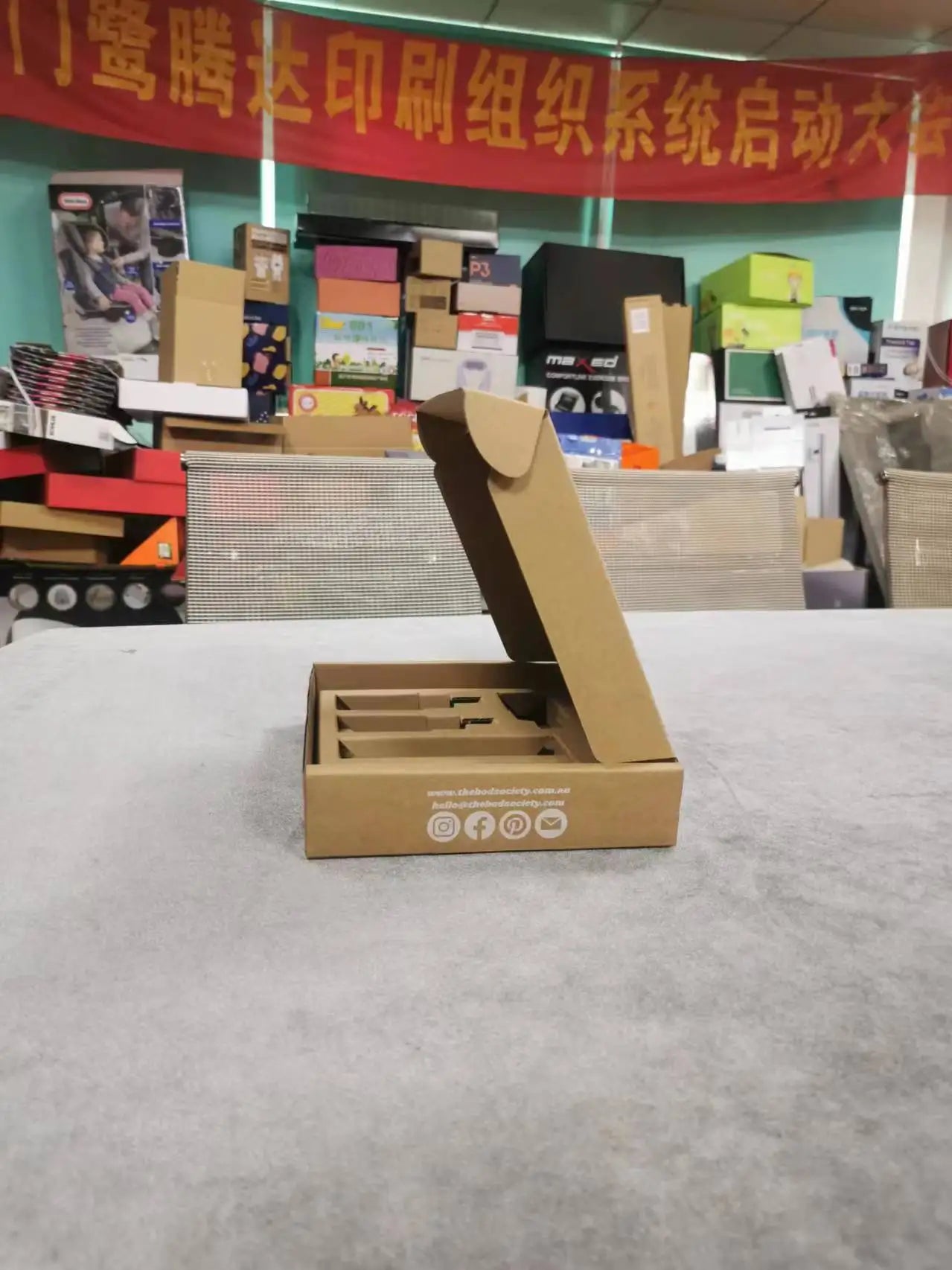 Factory Mailing Kraft Corrugated Professional Cardboard Paper Box Shipping Boxes Packaging Clothing Custom logo Made in China