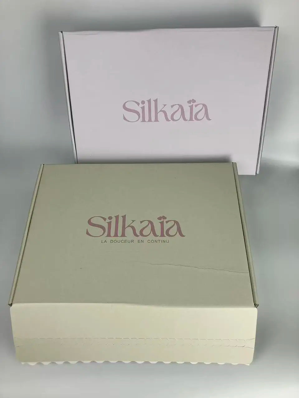 Double-sided Printed pink logo with Easy Tear Strip and Double-sided Adhesive Airplane Box
