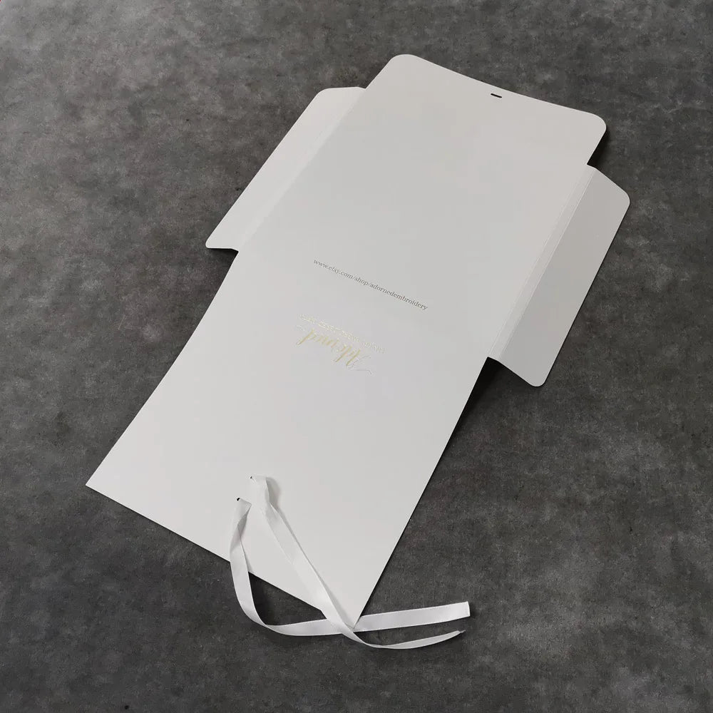 Eco Friendly Cardboard Envelope Packaging Gift Boxes with Ribbon Gold Foiled logo