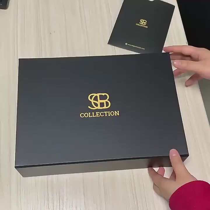 Caja de regalo magnética mate Deep Purple personalizada | Logotipo de lámina dorada y forro interior dorado | Tamaño grande para sets de regalo de ropa de lujo, cajas de suscripción y regalos corporativos | MOQ 100 unidades